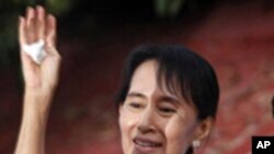 ေဒၚေအာင္ဆန္းစုၾကည္ နဲ႔ ဗမာစစ္အုပ္စု