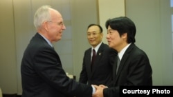 台湾行政院长赖清德接见美国在台协会执行理事罗瑞智(John Norris)(照片由台湾行政院提供)