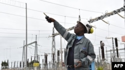 Un ingénieur à la centrale thermique d'Azito, Cote d’Ivoire, 14 septembre 2016.