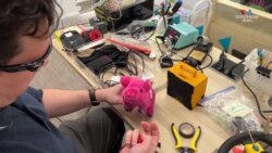 Ուսուցիչները ձևափոխում են խաղալիքներ հաշմանդամություն ունեցող աշակերտների համար