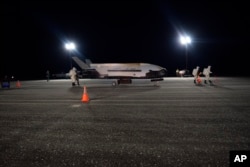 미 공군의 X-38B 우주항공기가 27일 플로리다주에 있는 케네디우주센터로 귀환했다.
