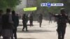 Manchetes Mundo 30 Abril: Dupla explosão suicida em Cabul mata pelo menos 25 pessoas, incluindo 9 jornalistas
