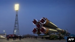 Hình của NASA cho thấy Phi thuyền Soyuz TMA-20 được đưa đến bệ phóng ở Baikonur, Kazakhstan, 13/12/2010