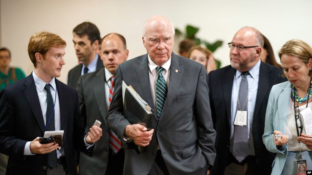 Chủ tịch Ủy ban Tư pháp Thượng viện Patrick Leahy đến dự phiên họp kín với các viên chức tình báo về vụ chính quyền Tổng thống Obama trao đổi tù nhân