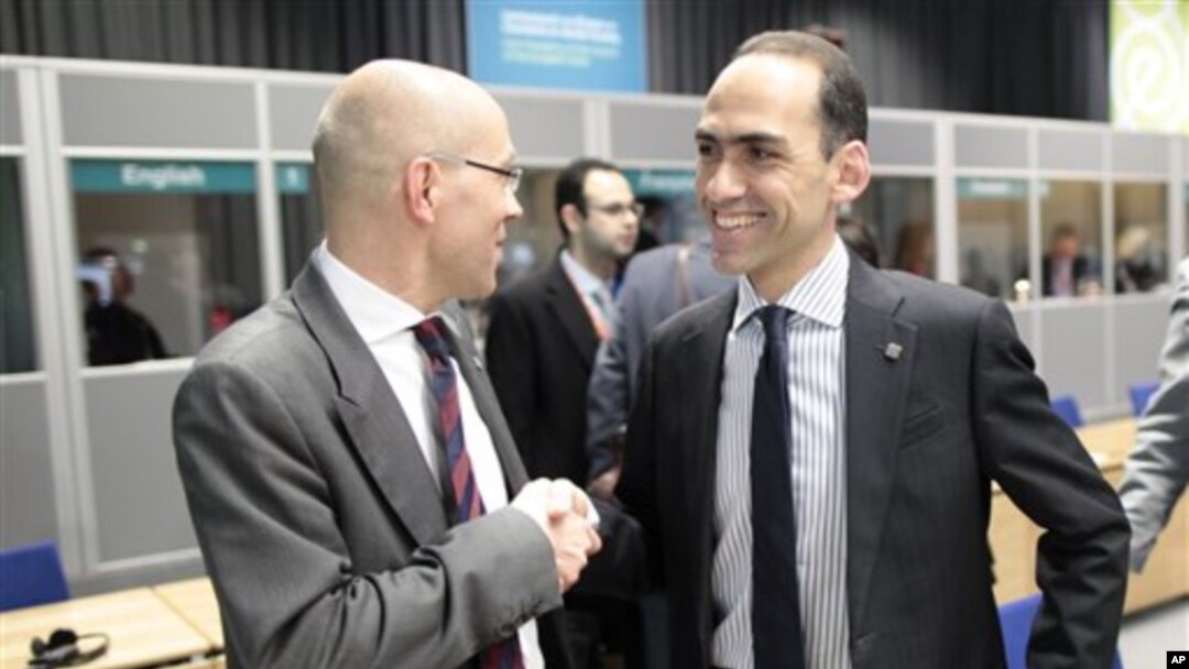 Jorg Asmussen, left, European Central Bank Executive Board member, and Cyprus Finance Minister Harris Georgiades in Dublin Castle, Ireland, April 12, 2013.