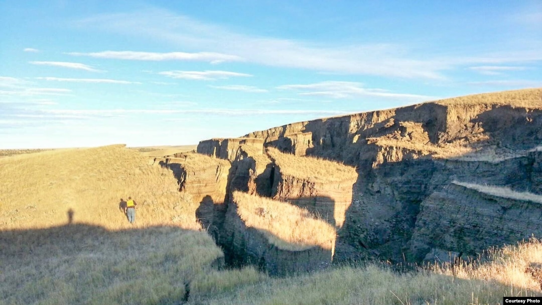 A closeup of the mysterious Wyoming crack is seen in this photo from SNS Outfitters and Guides.