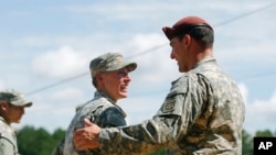 Lors d'une cérémonie de classe militaire, à Fort Benning, le 21 août 2015.