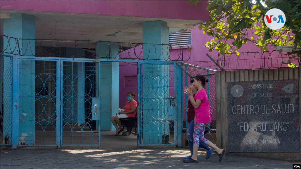  Fachada de un centro de salud en Managua que ha asistido a pacientes de coronavirus. [Foto: Houston Castillo Vado/VOA]