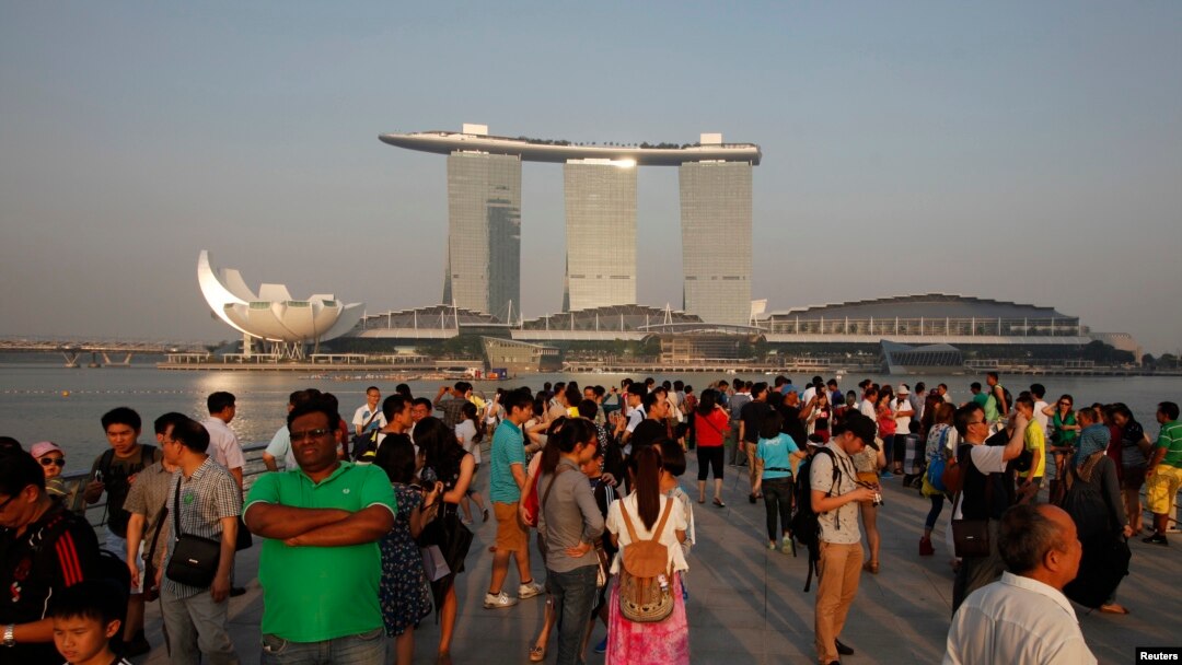 Para turis di Marina Bay, Singapura. 