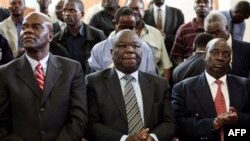 Morgan Tsvangirai (C) Arthur Mutumbaru (L) and Gibson Sibanda (R), 27 March 2007 (file photo)