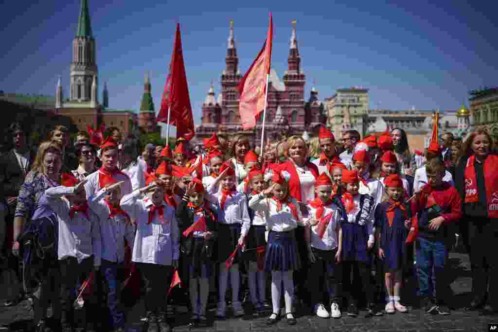 گردهمایی گروه پیشاهنگان در میدان سرخ، شهر مسکو، پایتخت روسیه