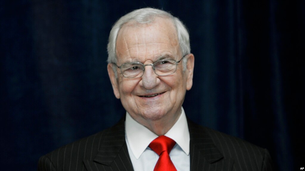 FILE - Lee Iacocca speaks at the 70th Luncheon of the Metro-Detroit Book and Author Society in Livonia, Mich., May 21, 2007.