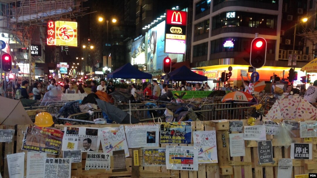 金钟占领区11月11日继续集会（美国之音海彦拍摄）