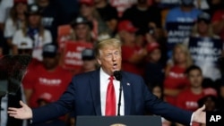 Prezidan Donald Trump ki t ap pale nan premye meeting pati l la òganize depi 3 mwa nan vil Tulsa, Eta Oklahoma, samdi 20 jen 2020. (Foto: AP/Sue Ogrocki).