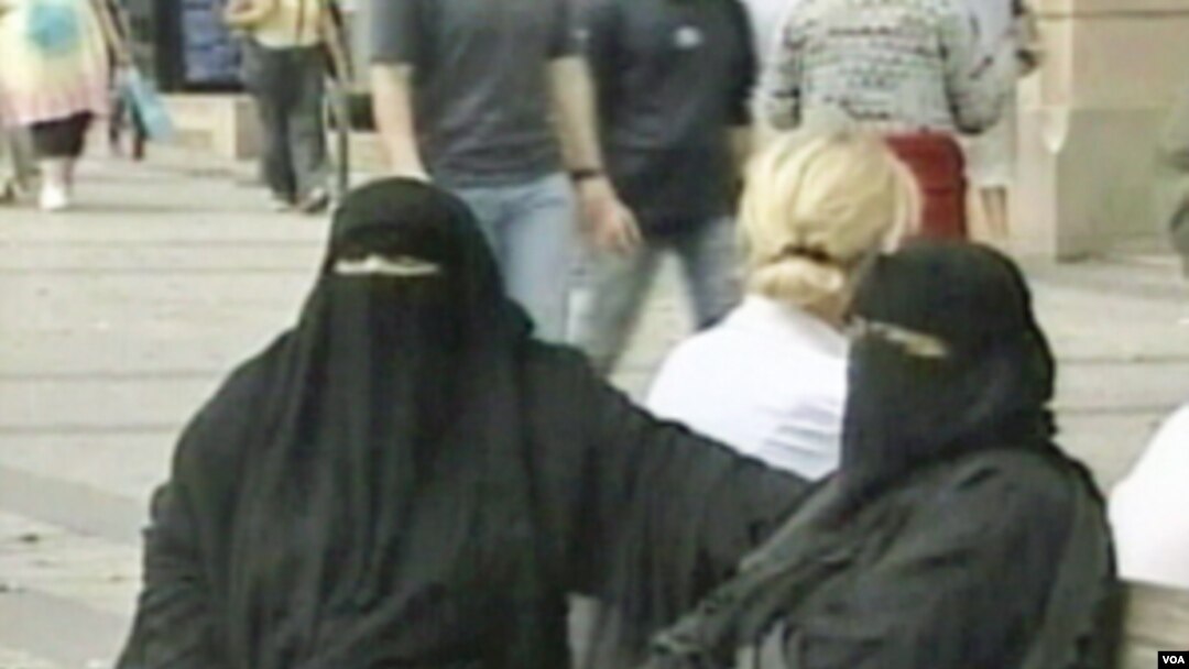 Hak-hak minoritas seperti kaum muslim di Eropa Barat, menurut sebuah laporan, tidak terjamin akibat kebijakan anti-teror.