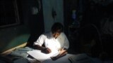 Портативна сонячна батарея &quot;solar suitcase&quot; (сонячна валіза) забезпечує електроенергією клініку у Нігерії. (фото We Care Solar)
