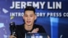 Jeremy Lin lors d'une conférence de presse à Beijing, Chine, le 26 septembre 2019. (Photo by STR / AFP) 