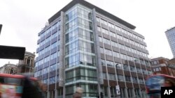 Kantor perusahaan Cambridge Analytica di London yang ditutup bulan Mei lalu (foto: dok). 