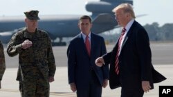 Le président Donald Trump arrive à la base aérienne de MacDill à Tampa, en Floride, le 6 février 2017.