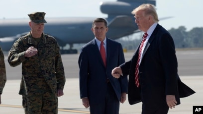 Trump visite un centre de commandement militaire chargé de lutter contre le groupe Etat islamique