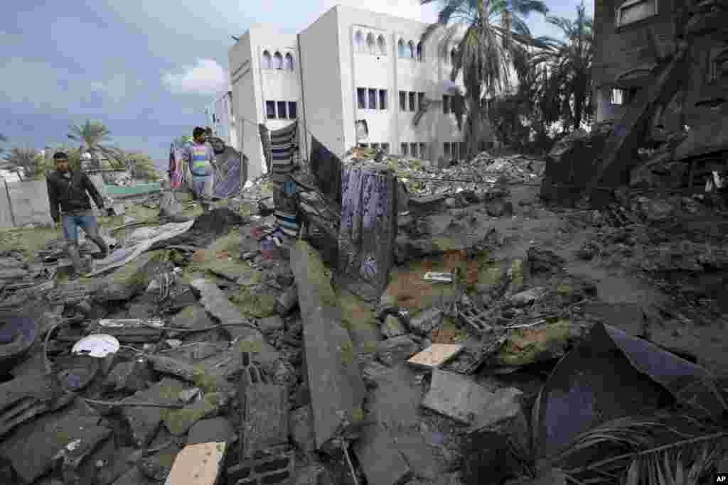 یک عمارت مسکونی تخریب شده در حمله هوایی اسراییل در غزه