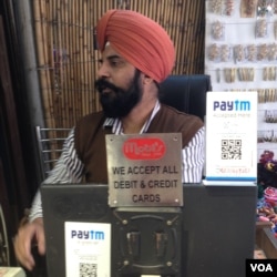 Massive cash shortages prompted shop owner Satnam Singh in New Delhi to give people the option to pay via mobile wallets. (A. Pasricha/VOA)