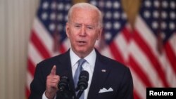 Presiden AS Joe Biden memberikan pidato tentang krisis di Afghanistan, di Gedung Putih Senin (16/8). 