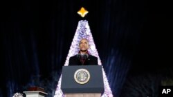 Le président Barack Obama lors de l'illumination de l'arbre de Noël de la Maison-Blanche, le 1er décembre 2016.