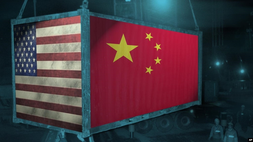 一个集装箱两侧的美中国旗(photo:VOA)