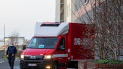 Kamion sa vakcinama protiv Kovida-19 stiže u bolnicu Luven u Belgiji, 26. decembra 2020.