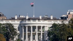 Vista de la fachada de la Casa Blanca, residencia oficial del presidente de Estados Unidos, en Washington, el 4 de noviembre de 2024. 