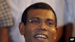 Mohamed Nasheed addresses the media at his residence in Male, Maldives, Sept. 8, 2013.