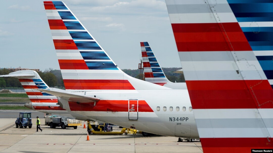 Pesawat maskapai American Airlines di bandara Reagan National di Washington DC (foto: ilustrasi). 