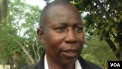 Ngo2012 uke wabotshwa esetheswa icala lokuthuka lokweyisa uMongameli Robert Mugabe.