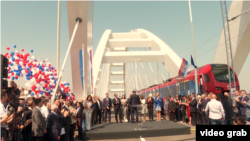 Otvaranje obnovljenog Žeželjevog mosta u Novom Sadu. Svečanosti su prisustvovali između ostalih predsednik Srbije Aleksandar Vučić i evropski komesar Johanes Han.