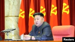 北韓領導人金正恩2013年12月27日參加軍方組織的授獎大會
