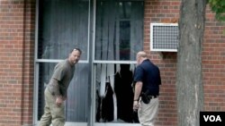 Los hechos no quedaron registrados por que en el lugar no se permiten cámaras de seguridad. El FBI investiga si se trata de un atentado racial.