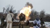 Сепаратисти ведуть вогонь по українських військових у Дебальцевому.