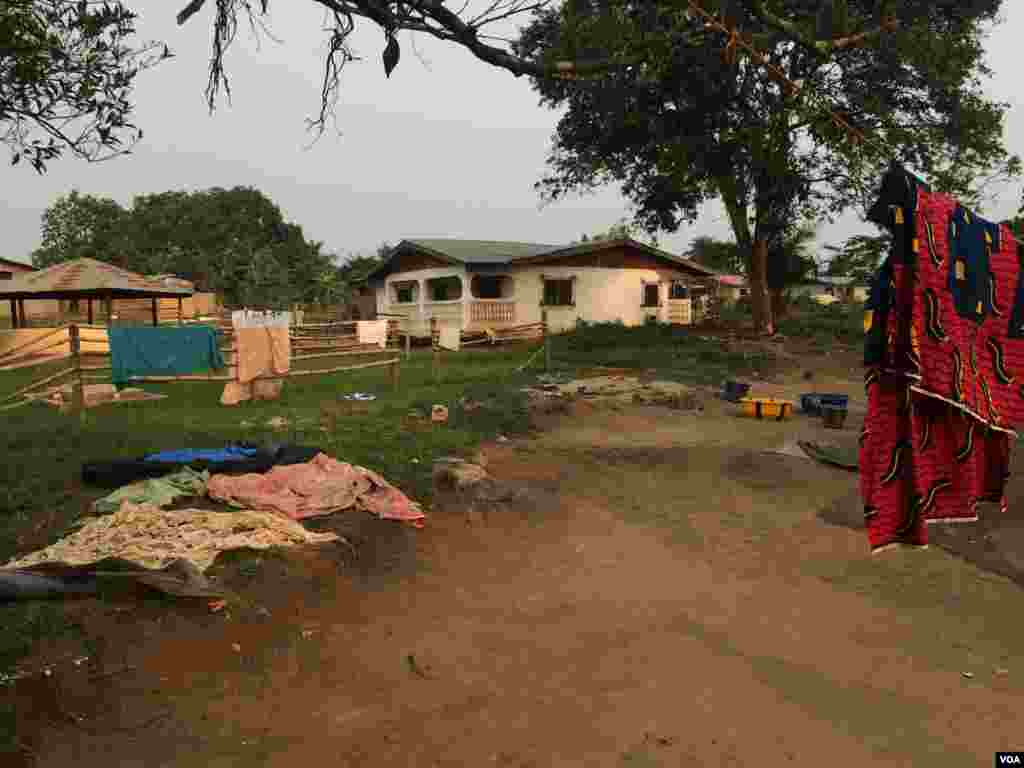 A house in Small Ganta which was one of the worst affected communities in Ganta, Liberia, April 7, 2014. (Benno Muchler/VOA)