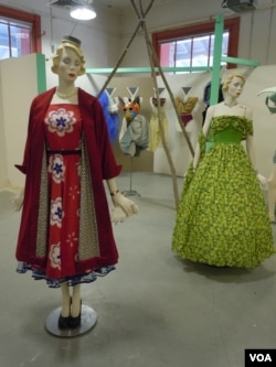 Mannequins dressed by Maryland Institute College of Art students Jessica Marx and Alexz Giacobbe. (J. Taboh/VOA)