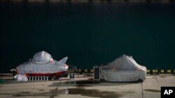 Ces deux bateaux sont utilisés pour la recherche des corps et des débris, à l'extérieur de Sochi, Russie, le 26 décembre 2016.