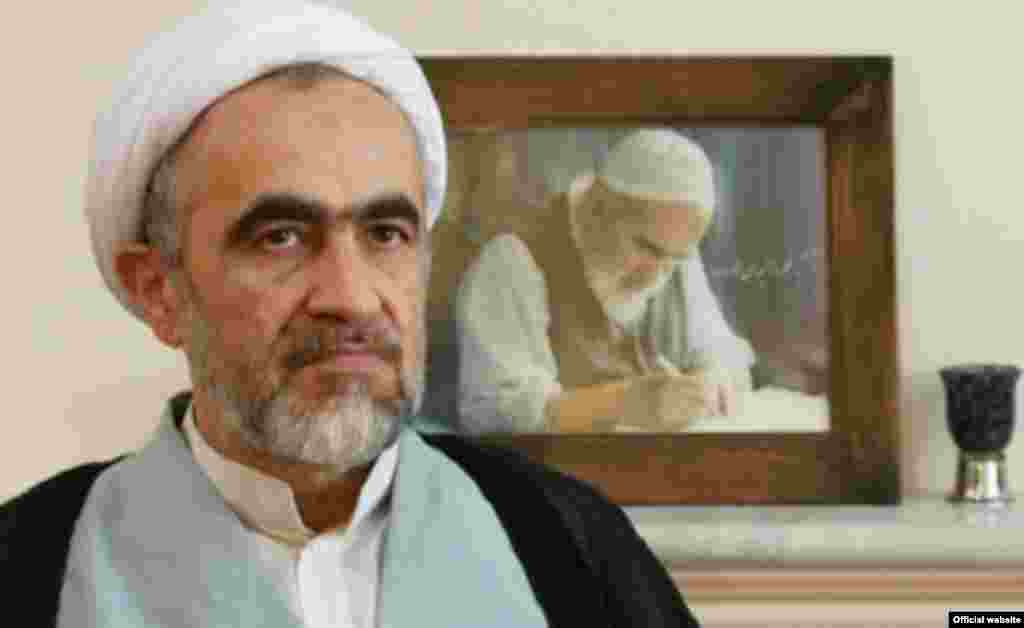 احمد منتظری در هفته گذشته چند باری بازجویی شد. احضار او بعد از انتشار فایل سخنان آیت الله حسینعلی منتظری صورت می گیرد. آیت الله منتظری ۲۷ سال پیش در زمان اعدام های سال ۶۷ اعتراض کرده بود. او این اعدام ها را بزرگترین جنایت جمهوری اسلامی نامیده بود. انتشار این فایل موجب شد در رسانه های ایران بعد از دو دهه به آن پرداخته شود.