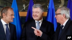 Президент Європейської ради Дональд Туск, президент України Петро Порошенко і президент Європейської комісії Жан-Клод Юнкер на зустрічі у Брюсселі 20 береня 2019 р.