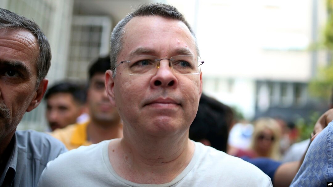 Pendeta AS, Andrew Brunson (50 tahun) yang kini dikenai tahanan rumah di Izmir, Turki. 