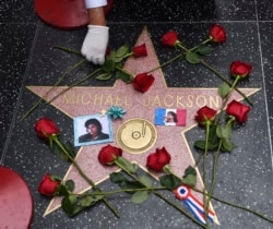 Perayaan 10 tahun meninggalnya Michael Jackson di Hollywood Walk of Fame