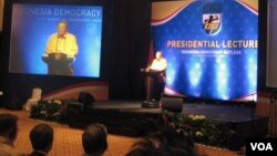 Presiden RI Susilo Bambang Yudhoyono dalam acara "Presidential Lecture: Indonesia Democracy Outlook" di Jakarta, 15 January 2013 (Photo: VOA/ Andylala)