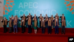 Los líderes de 21 economías más importantes del mundo se toman la fotografía oficial al finalizar la cumbre de APEC en Lima, Perú, el sábado 16 de noviembre de 2024.