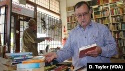 Penjual buku-buku bekas meraup untung dengan menjual buku-buku langka di Johannesburg, Afrika Selatan (foto: dok). 