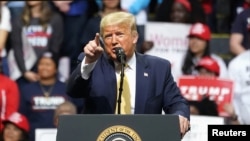 U.S. President Donald Trump holds a campaign rally in Colorado Springs, Colorado, February 20, 2020. REUTERS/Kevin Lamarque - RC2P4F92WK0R