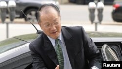 Dr. Jim Yong Kim, calon yang diusulkan oleh Presiden Obama, terpilih sebagai Presiden baru Bank Dunia menggantikan Robert Zoellick.